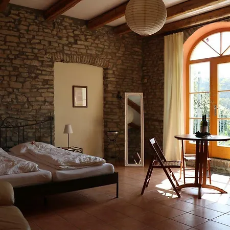 Casa Re - E Vino A Bed & Breakfast Montabone