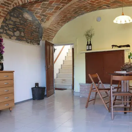 Casa Re - E Vino A Bed & Breakfast Montabone