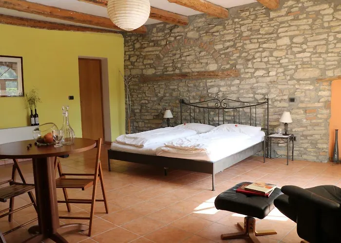 Bed & Breakfast Casa Re - E Vino A 4*
