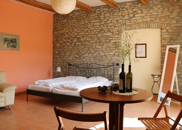 Casa Re - E Vino A Bed & Breakfast Montabone