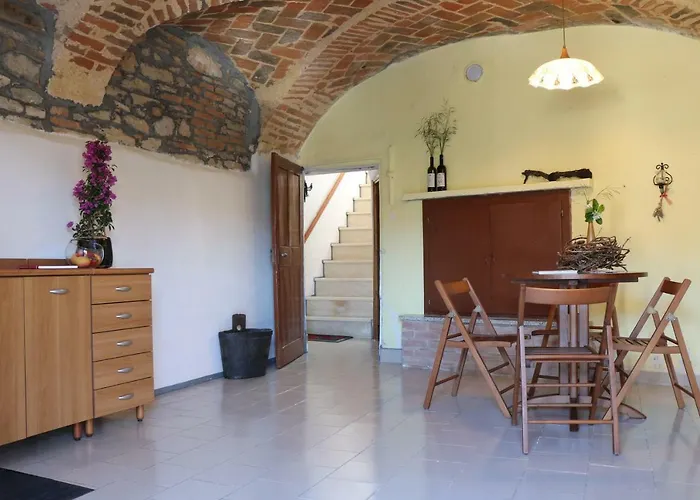 Casa Re - E Vino A Bed & Breakfast Montabone